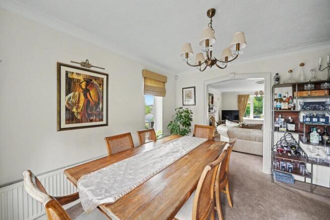 5 bed Detached for sale Image 10