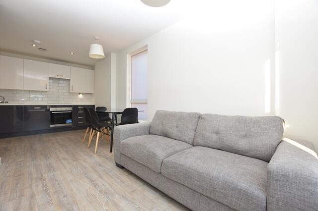 2 bed Apartment to rent Image 4