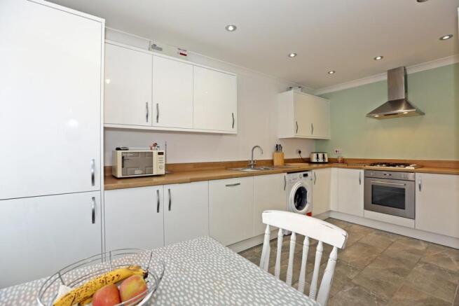 Kitchen & Dining