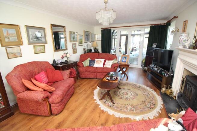 4 Spring Close Upper Basildon (9).JPG