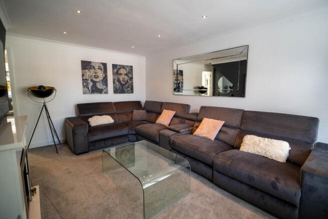 Peppard Road, Crawley, RH10 photo 4