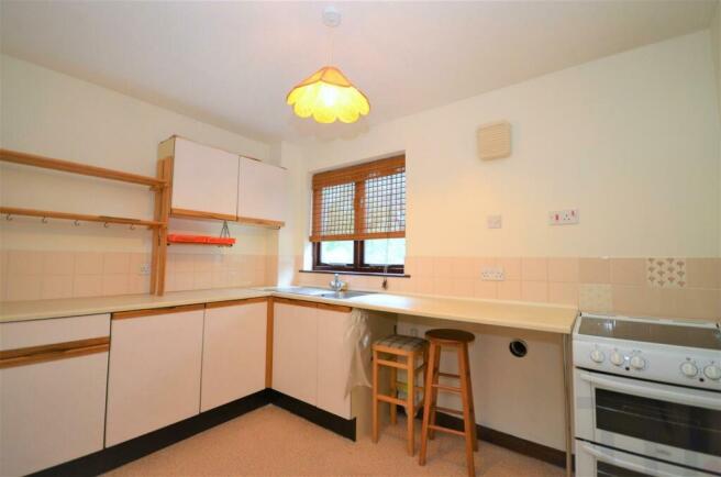 Kitchen - Newport - Isle of Wight Lettings.JPG