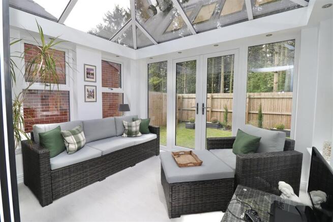 4 bed Detached for sale Image 9