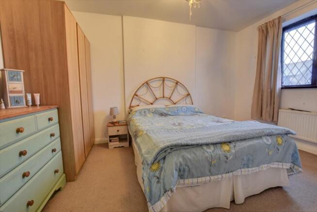 Bed 1.jpg