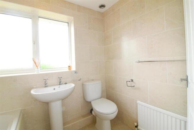 4 bed Detached to rent Image 11