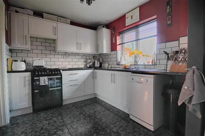 KITCHEN/BREAKFAST ROOM