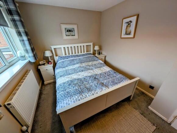 37 Cheshire Close bed 1.jpg