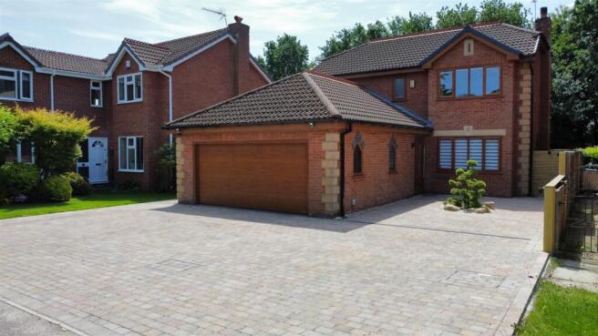 Lakeside Court For Sale