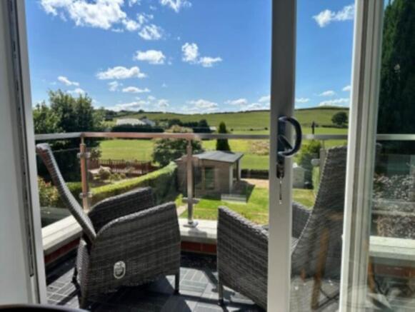 4 bed Semi-Detached for sale Image 12