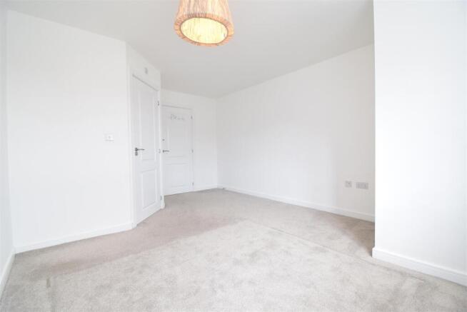 4 bed Detached to rent Image 9
