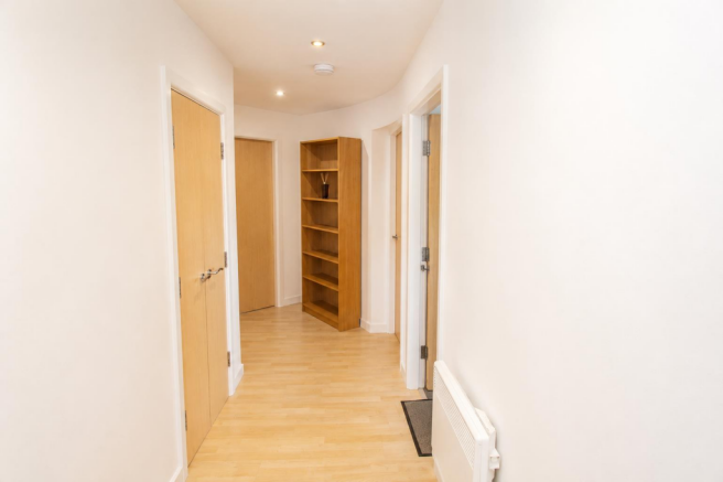 2 bed Flat to rent Image 10