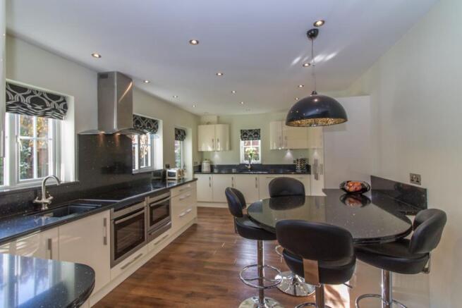 Kitchen/Breakfast
