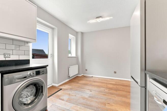 3 bed Semi-Detached for sale Image 6