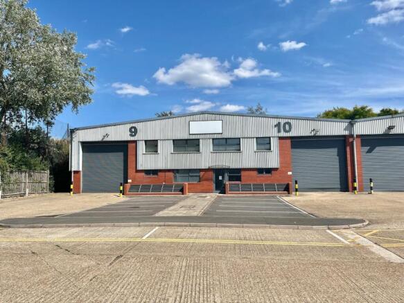 9 10 Airlinks - Main 2.jpg