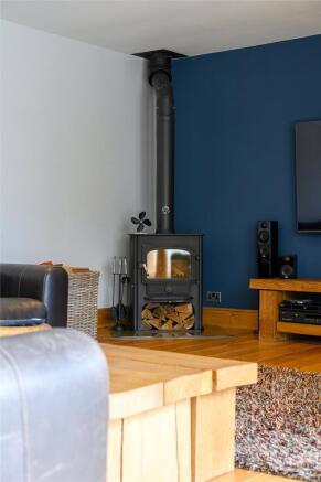 5 bed Detached for sale Image 6