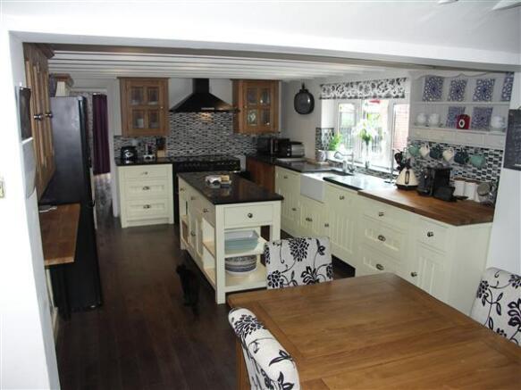 KITCHEN / DINER