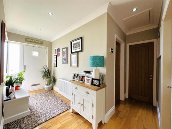 3 bed Detached Bungalow for sale Image 4