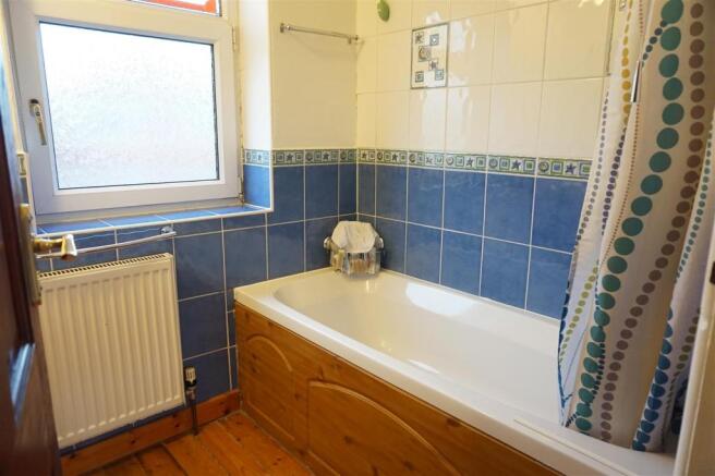 12 BATHROOM DSC06545
