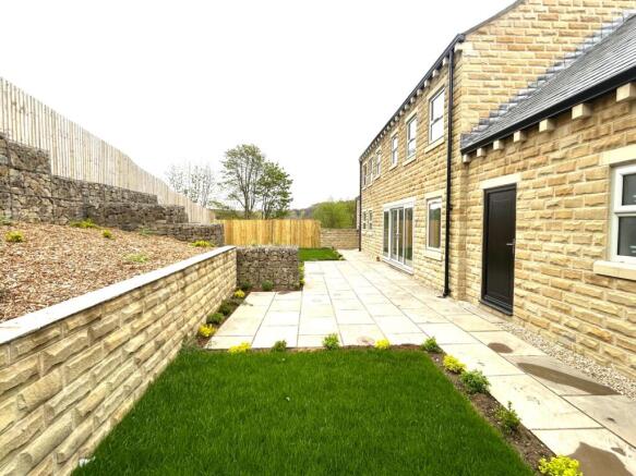 5 bed Detached for sale Image 11