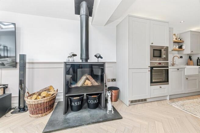 3 bed Town House for sale Image 11