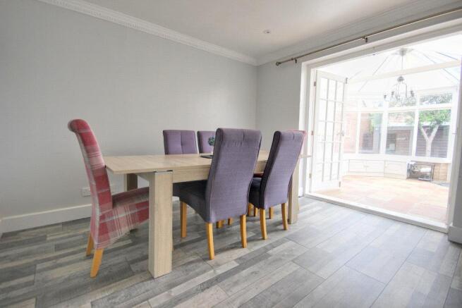 5 bed Detached for sale Image 4