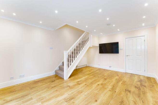2 bed Terraced to rent Image 4