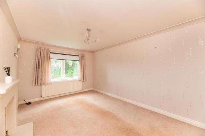 2 bed Flat for sale Image 7