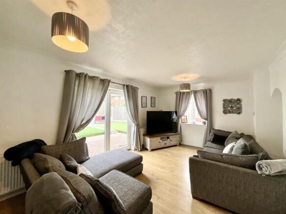 3 bed House to rent Image 4