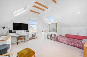 31, Queens Road, Wood Green, London N11 2QJ