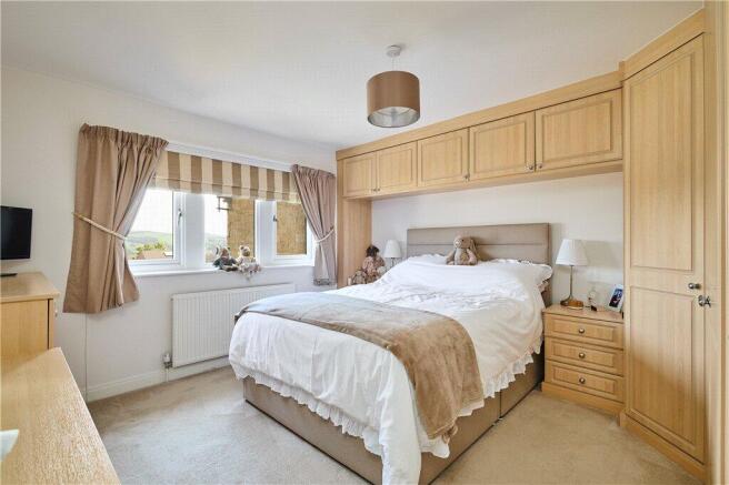 4 bed Semi-Detached for sale Image 10