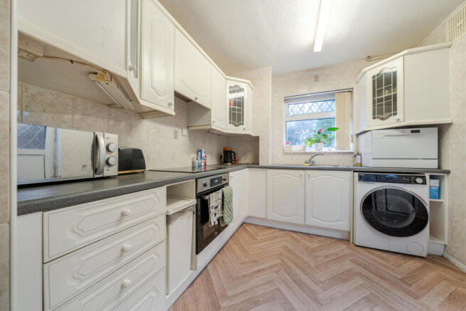 1396611-4-695fb7a...