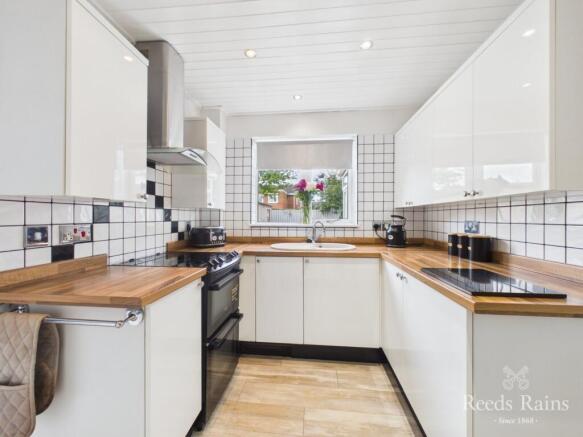 4 bed Detached for sale Image 10