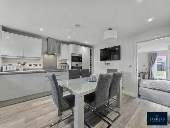 3 bed Town House for sale Image 4