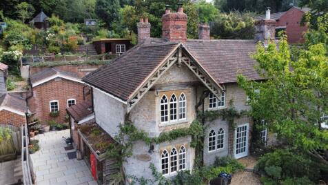 High Street, Erlestoke, SN10