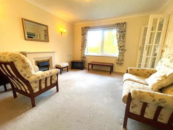Lounge 2.jpg