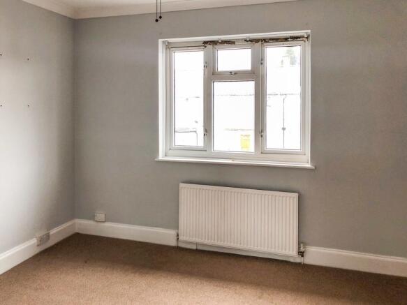 21 Bushway, Dagenham, Essex RM8 3XH

