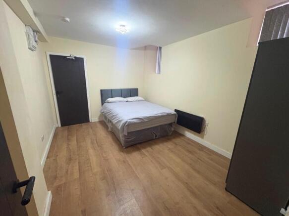 1 bed House of Multiple Occupation to rent Image 11