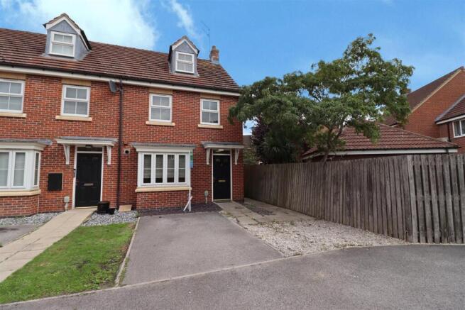 8 Harewood Crest