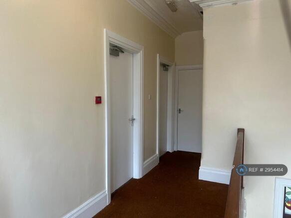 Studio to rent Image 11
