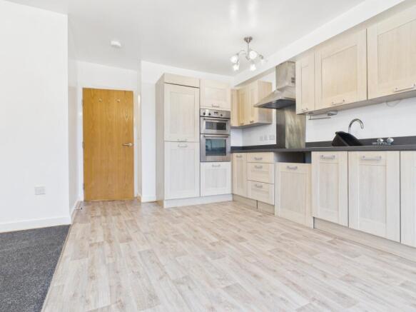 CAM03729G0-PR0176-STILL008