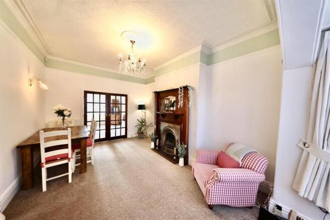 5 bed Detached for sale Image 5