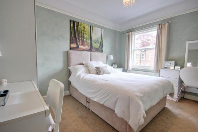 4 bed Detached for sale Image 7