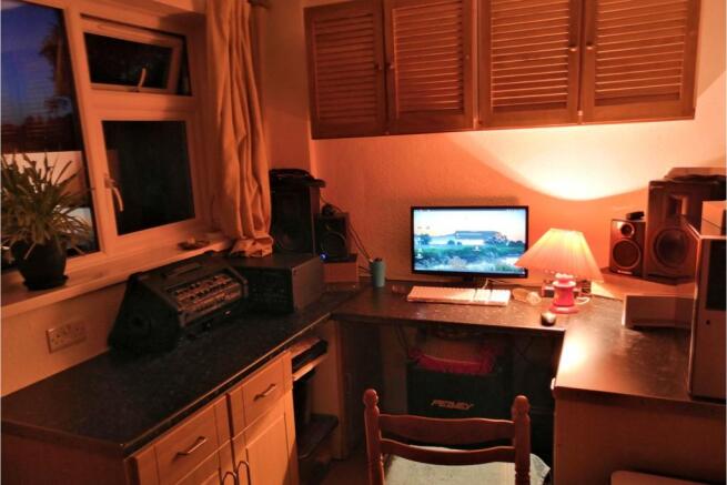 Office / Bed' Five