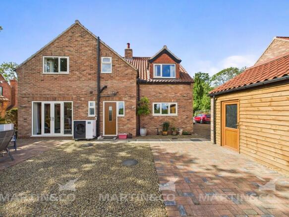 4 bed Detached for sale Image 7