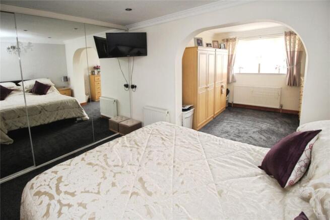 4 bed Detached for sale Image 4