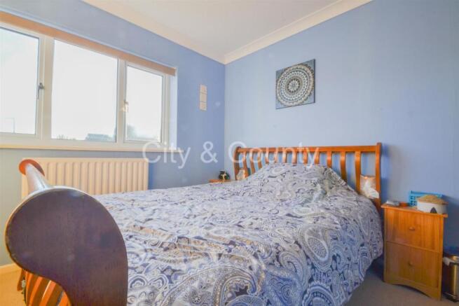 Bed 2.jpg