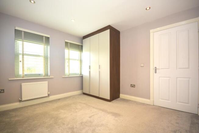 4 bed Semi-Detached to rent Image 11