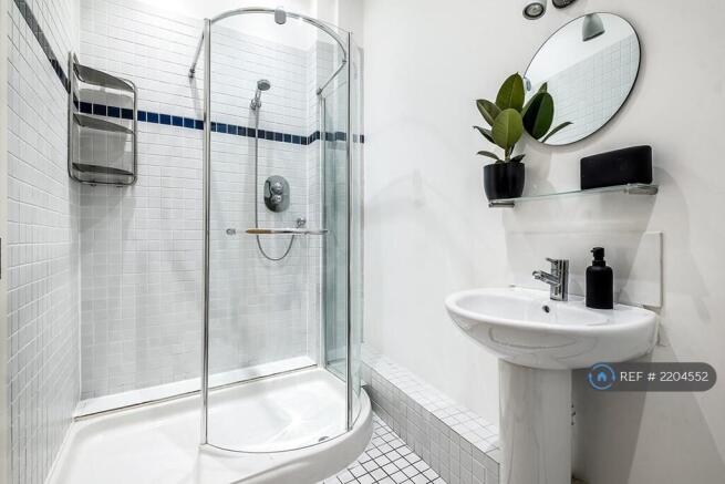 Large Shower & Wc