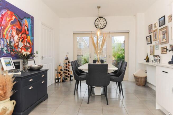 5 bed Detached for sale Image 6