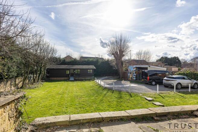5 bed Detached for sale Image 4